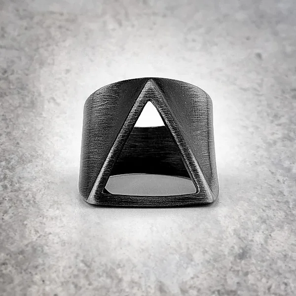 ring-the-triangle-pirateringz-front
